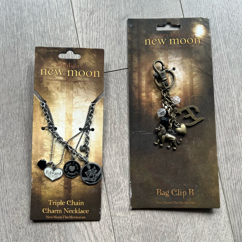 The Twilight Saga: New Moon Bagclips & Charm Necklace Combo